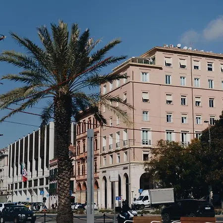 Lussuoso Sul Porto Di *