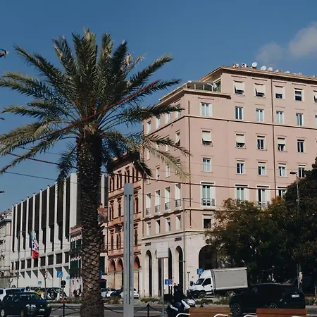 Lussuoso Sul Porto Di *